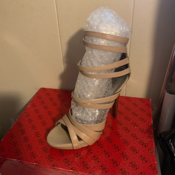 GUESS HEELS - Picture 2 of 6